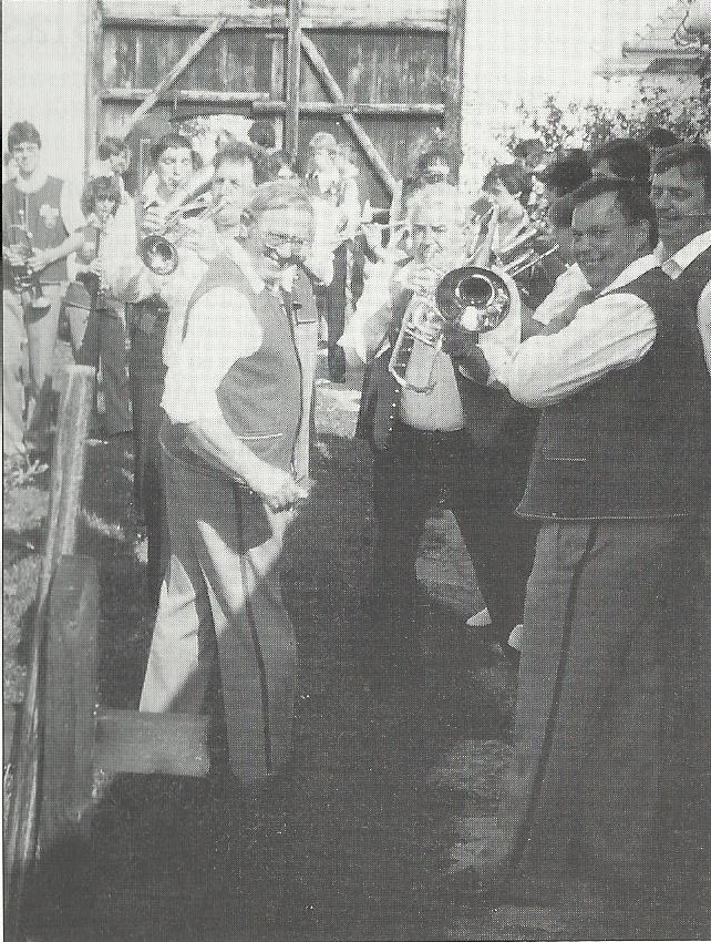 Die Anfänge des Musikverein Oslip unter Kapellmeister Johann Schumich.